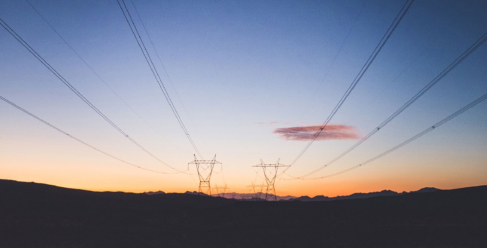 高壓電力輸送-中國電力管理體制重大變革：能源部成立與電力集團(tuán)公司組建紀(jì)實(shí)